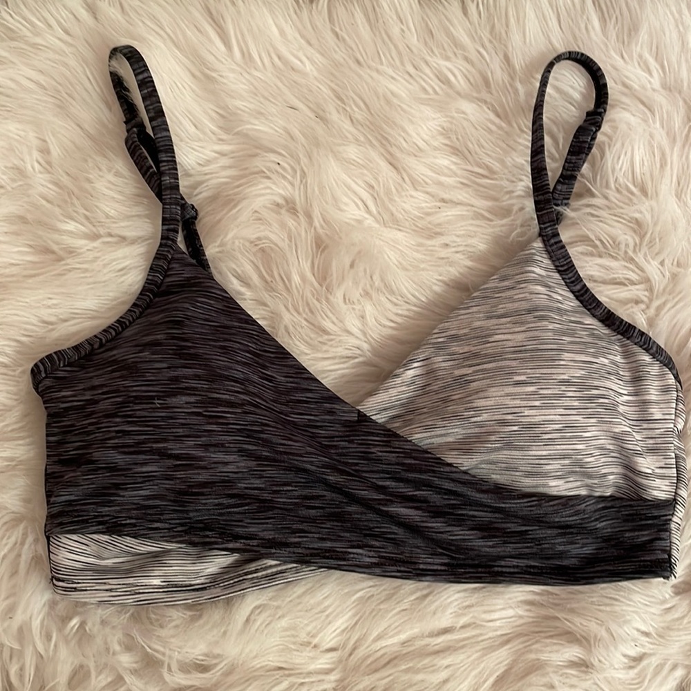 NEW VS Criss Cross Sports Bra